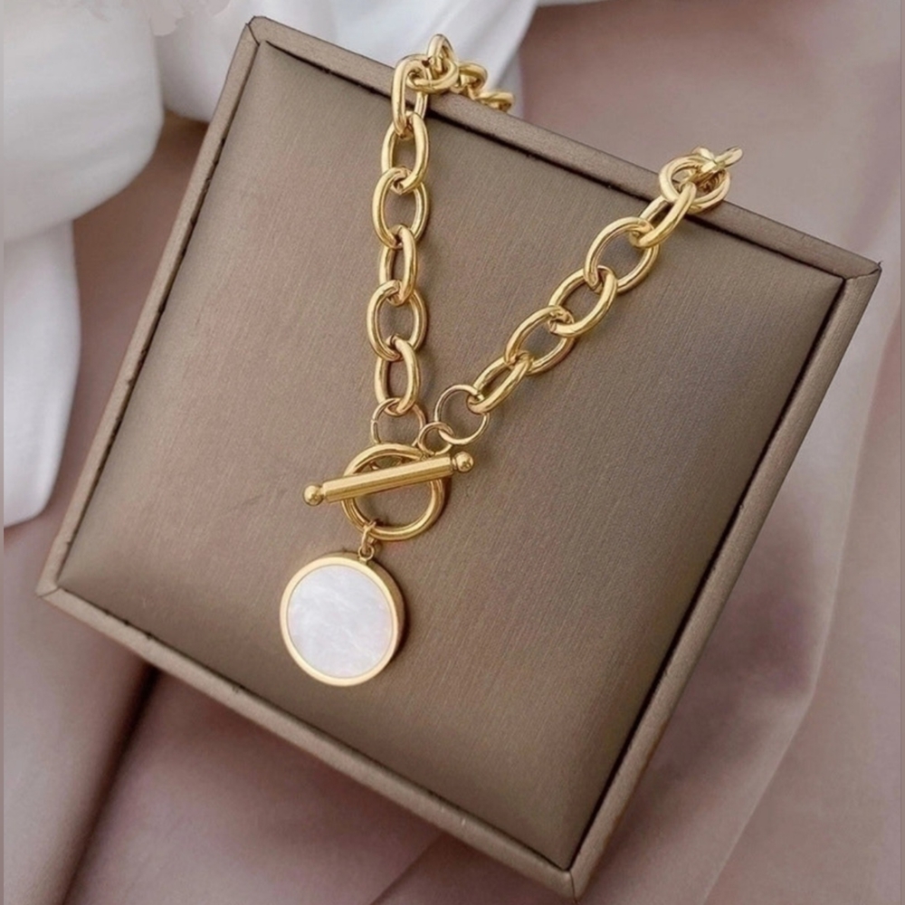 18K Yellow Gold Plated Stainless Steel Shell Inlaid Toggle Choker NWOT